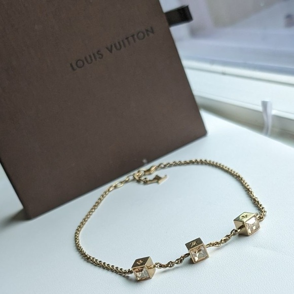 Louis Vuitton Gold Gamble Necklace & Drop Earrings - Picture 4 of 16